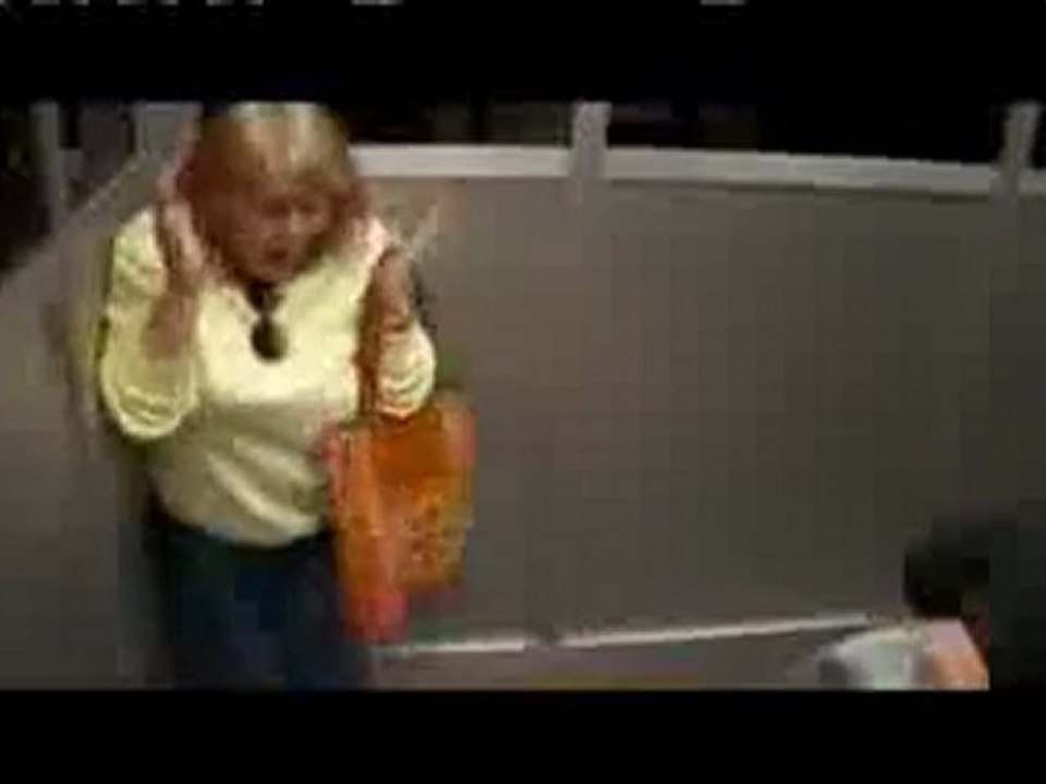 0172 - Caméra cachée - Cercueil dans lascenseur