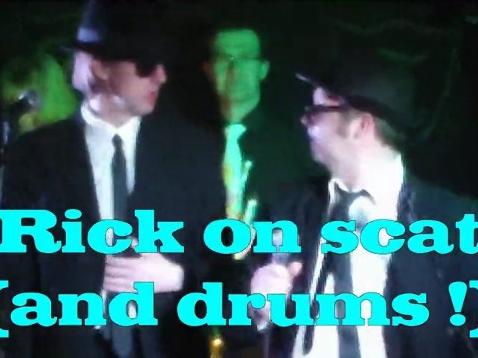 Blues Brothers International Tribute Band at the Troubadour, London SW5 - "Walkin' the Dog"
