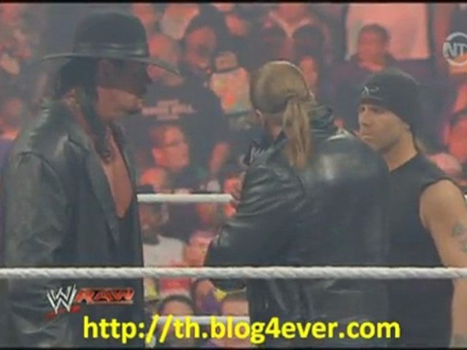 Catch attack Raw 8/04/11-Triple H & Undertaker