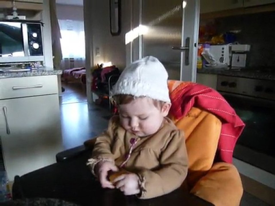 Eva manânca ananas