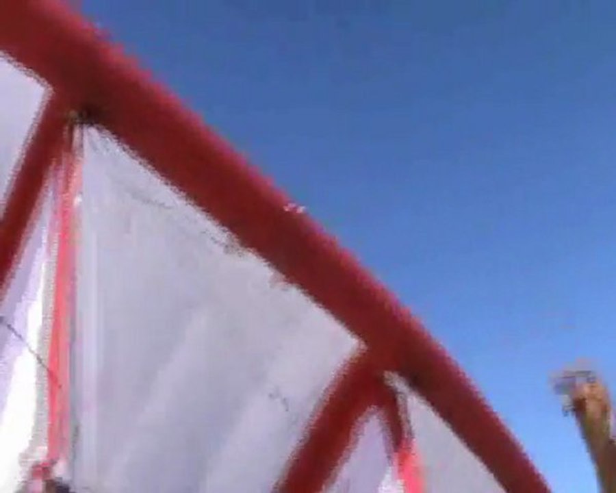 6  04 2011 Essai décollage 18 m  Vent  5, 8 nœuds  très irrégulier  Aile auto-zénith ou auto-stable