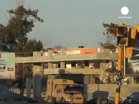 Muamar el Gadafi se deja querer por los niños de un...