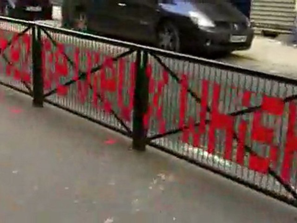 Street Barrier // Paris Street Art
