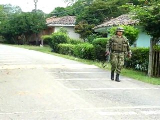 El ejército colombiano enfrenta a las FARC en El Palo