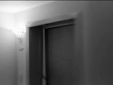 ps!ps!ps! je sais que tu m'écoute derrière la porte de ma chambre