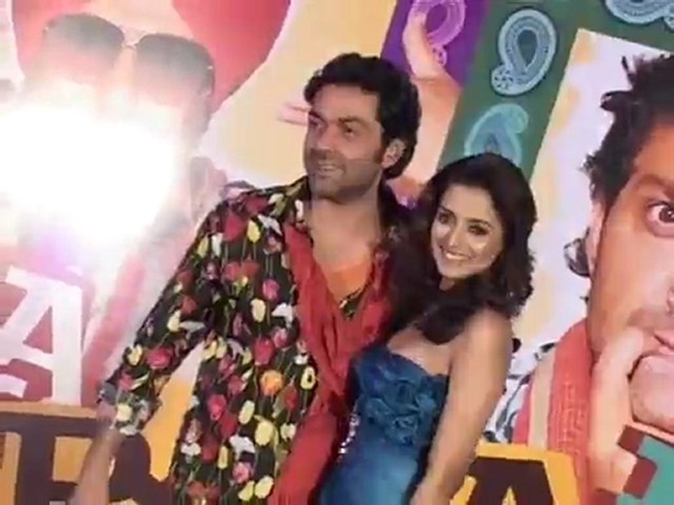 Yamla Pagla Deewana - Bollywood Movie Review - Dharmendra, Sunny Deol & Bobby Deol