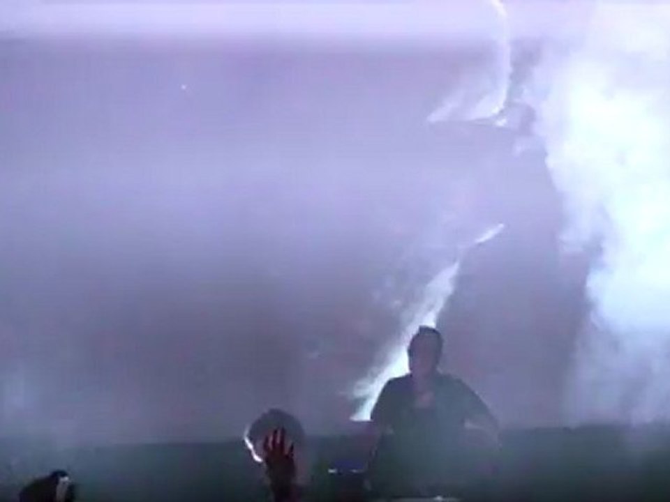 UNKLE - Reign (live in Athens - 09/04/11)