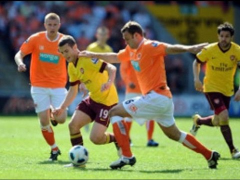 Blackpool 1-3 Arsenal Eboue, Van Persie great-finish