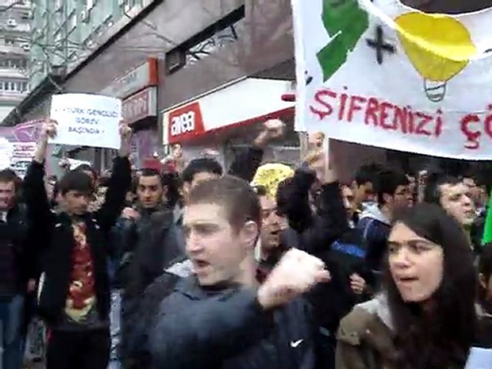 BURSA DEV-LİS : YGS YE INAT YASASIN HAYAT