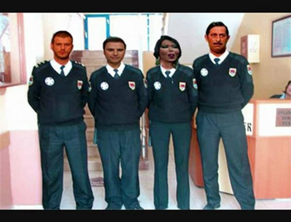 Biraz Gülelim Kmik