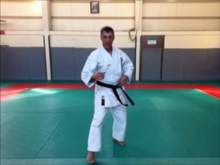 Gedan Barai, blocage balayé bas