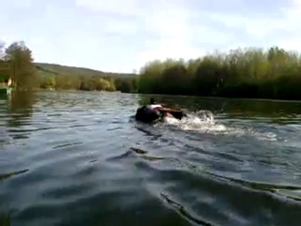 float-tube à propulsion