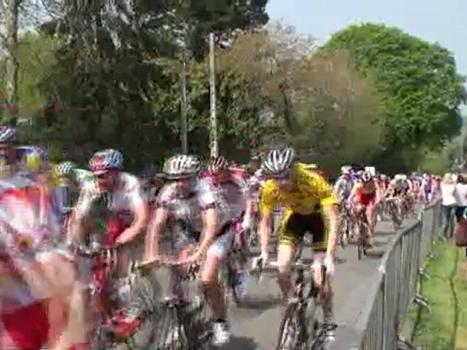 le peloton sur le circuit final