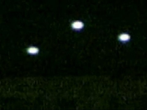Triangle UFO formation over Italy, 9 Apr 2011