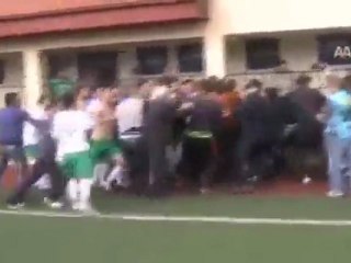 AMATÖR LİGDE UÇAN TEKMELER