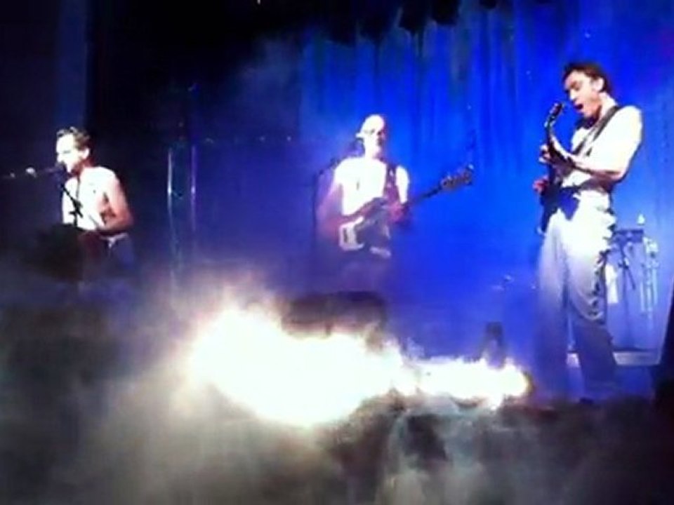 WE ARE TOXIC johnny junkie à Hem (08/04/2011)