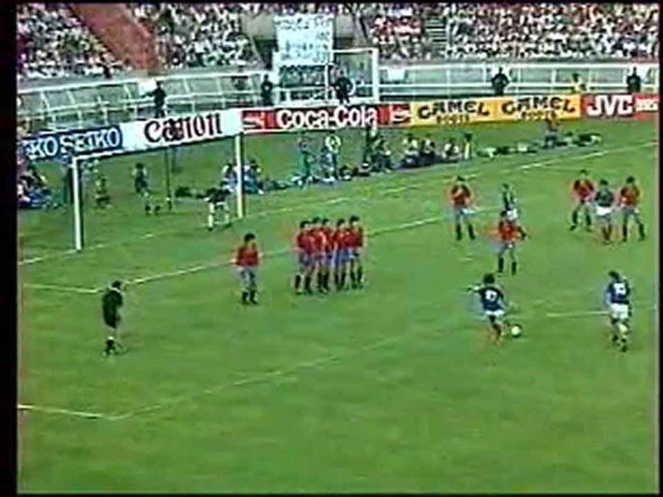 Coup Franc Platini contre Espagne