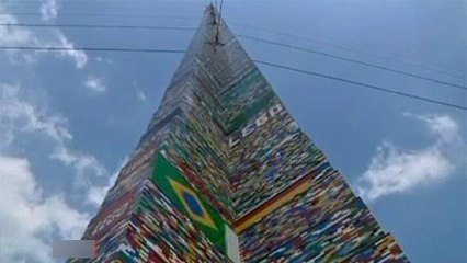 Une tour de 30 mètres en Légo