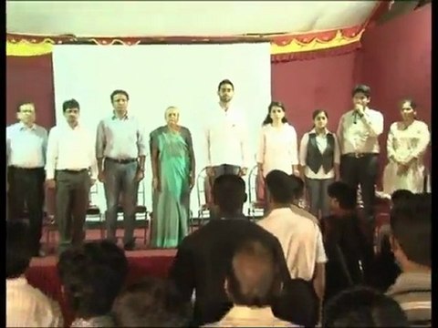 Shah Rukh Khan Gets Up Close And Personal With Shaina NC - Bollywood News