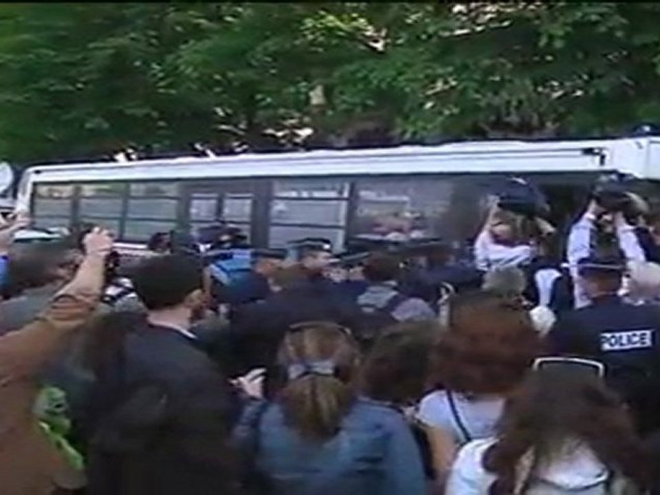 Francia prohíbe el burka y niqab