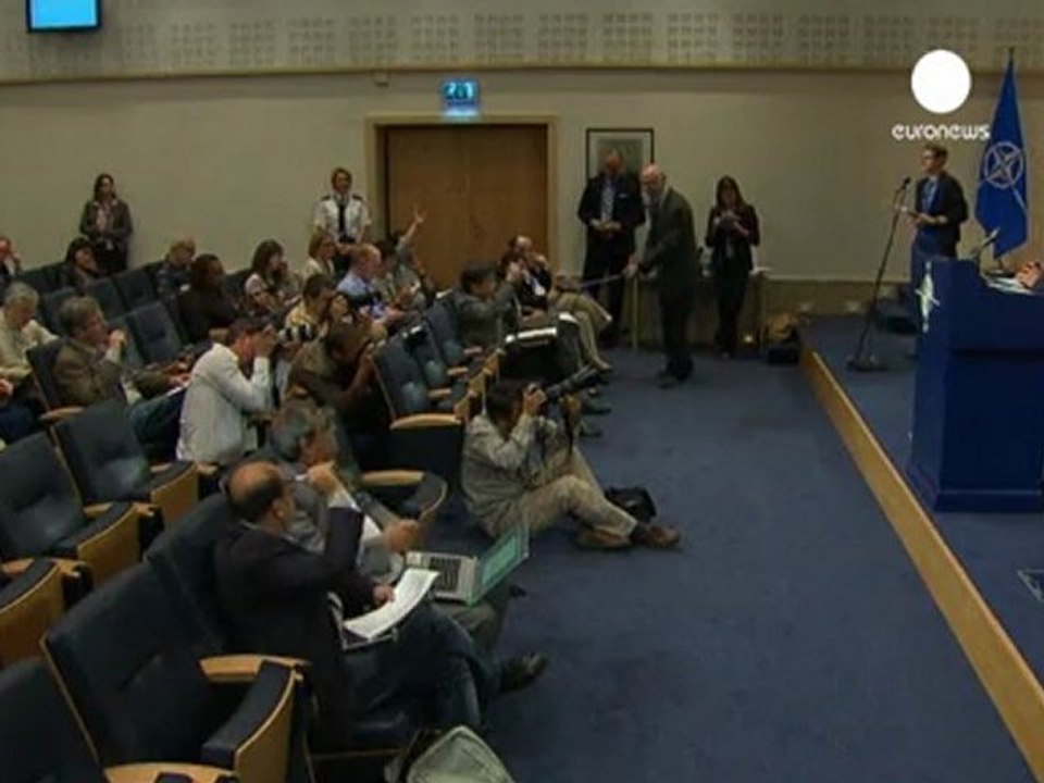 Rasmussen: Gheddafi non credibile, raid continuano