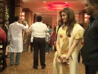 Is Aishwarya's Bump A Sign Of Good News For Bachchans? - Bollywood News