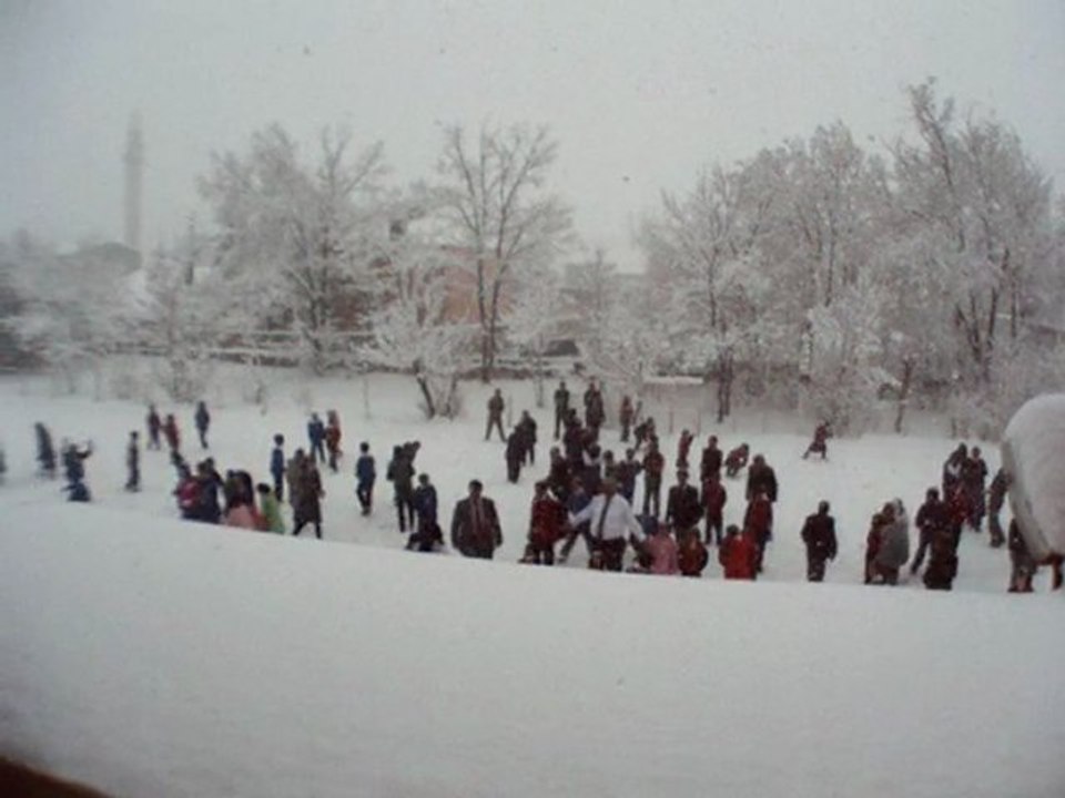 Nisan'da kar yağışı (Nisan 2011 Aşkale)