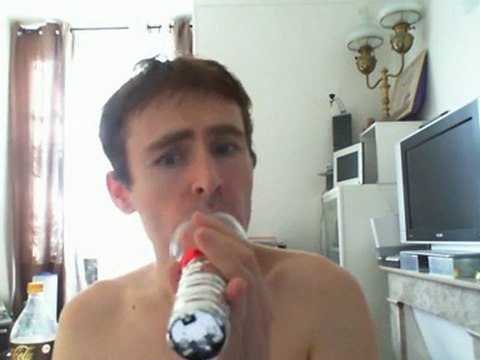 Wiwi égratigne hey petite fille