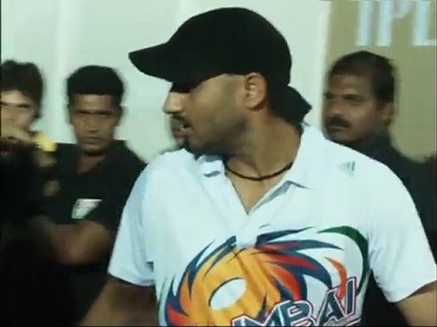 Geeta Basra Blushes For Harbhajan Singh - Bollywood News