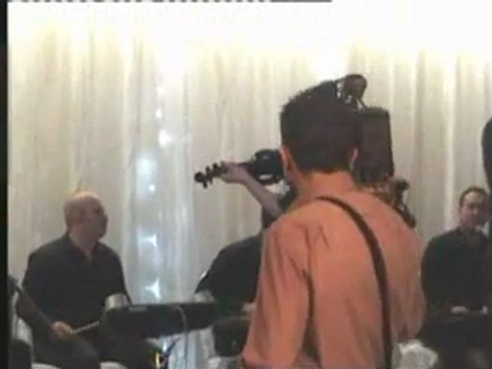 GRUP ŞAHANE ERTUĞRUL ERKİŞİ YE EŞLİK EDERKEN SAFALAR GETİRDİNİZ