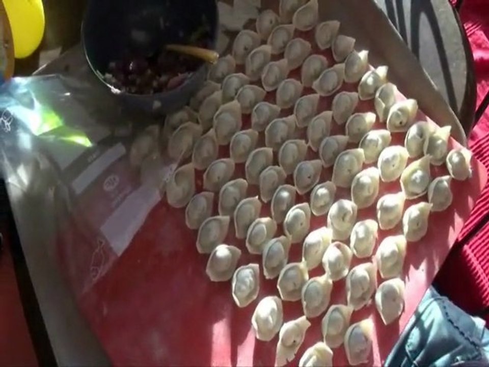 Ququra  (tchöthcür) : raviolis à l'agneau, bouillon de légumes 2/2