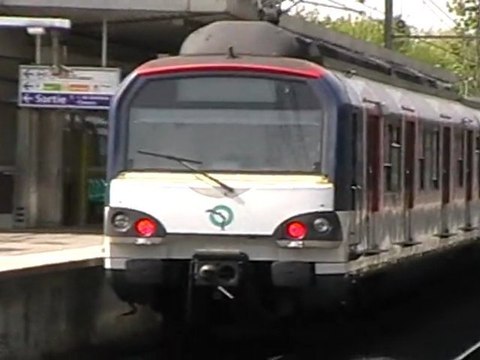 MS61 : Départ de la gare du Vésinet Centre sur la ligne A du RER