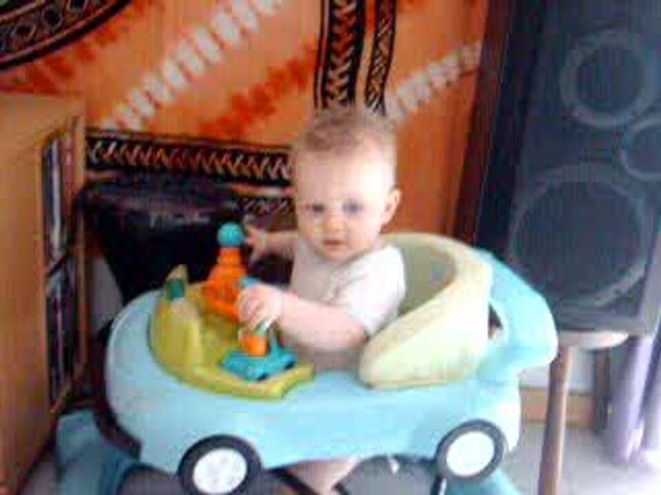 Néo joue du jumbe...encore