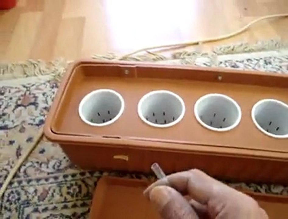 Dikdörtgen saksılar ile topraksız tarım düzeneği