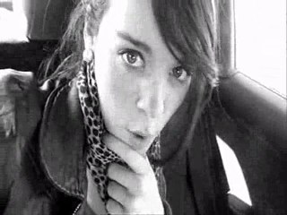 Elle arrive mamie, donc si tu fais un pas j'te jure!