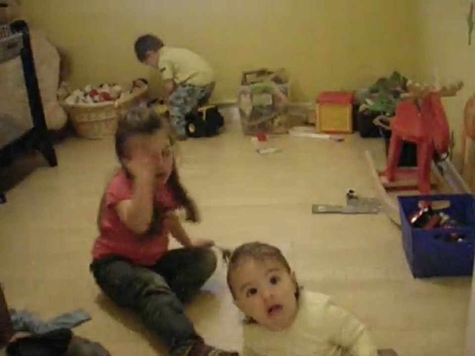 2011-04-11 les enfants jouent