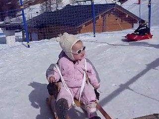 fanny tourne toute seule en luge