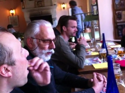 a table on a trop bien manger lors de la sortie du 16 avril avec les zen