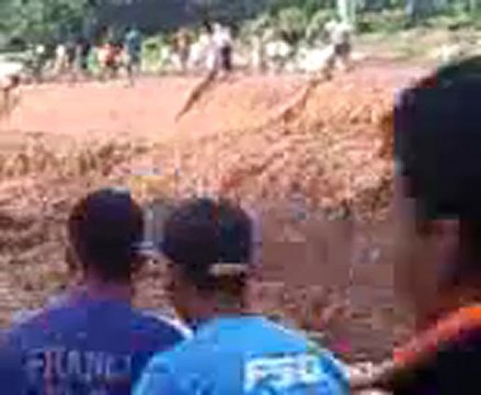 un homme emporté par une cru d'une révière près de Marrakech