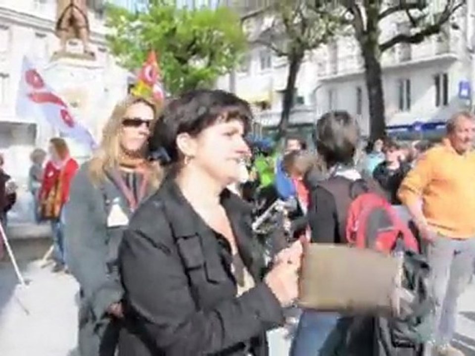 Luchon: pendant que Sarkozy visite l'ERS, 150 personnes manifestent