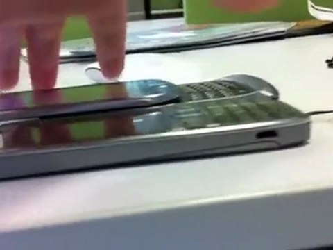 Blackberry Torch 2 - Mobilhat.com