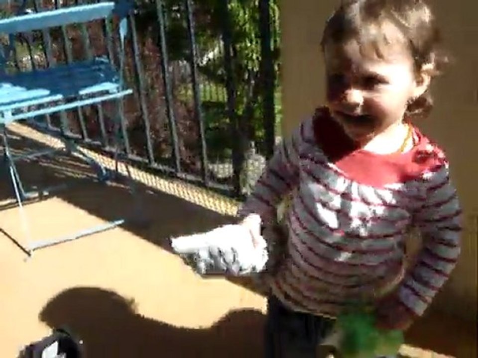 Maëlys fait les vitres