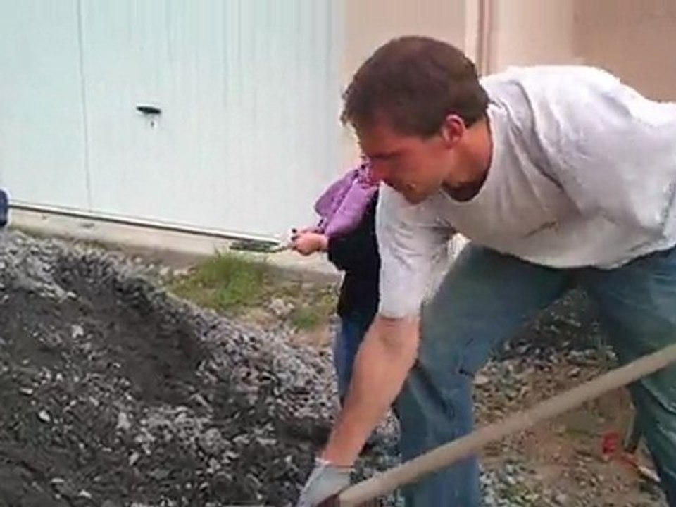 Loane travaille dur avec Papa ..