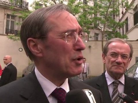 Incendie à Paris: Guéant salue le dévouement des pompiers