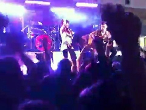 Angy Cantando Quiero que me dejes salir el 25/03 en Itaroa