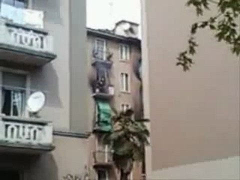 Milano: incendio in viale Fulvio Testi