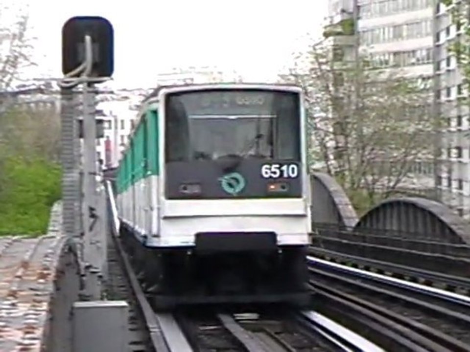 MP73 : Arrivée à la station Bir Hakeim sur la ligne 6 du métro parisien