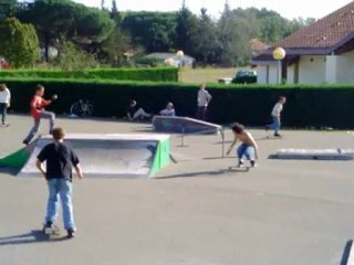 1ère vidéo de skate Baptiste (01/01/2005)