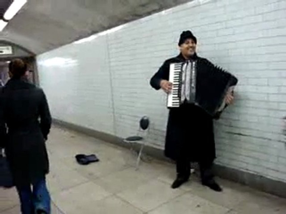 Harmonica at the Westminster bridge underground