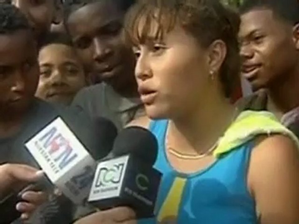 Shakira turns bricklayer for the day